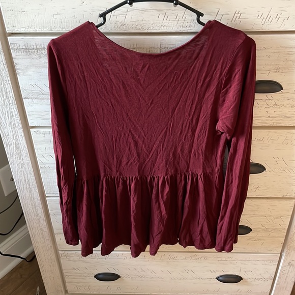 Burgundy express Top - Picture 4 of 5